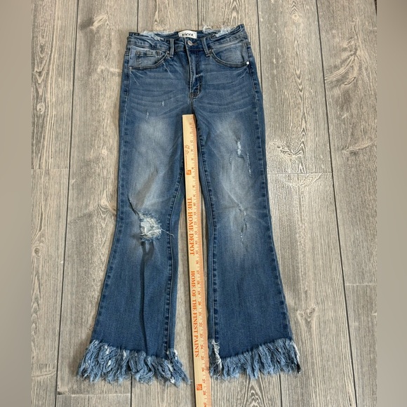 Tricot Denim Crop Fray Hem, Size 5/26, Medium-Light Wash, Distressed, Mid Rise - Picture 6 of 8